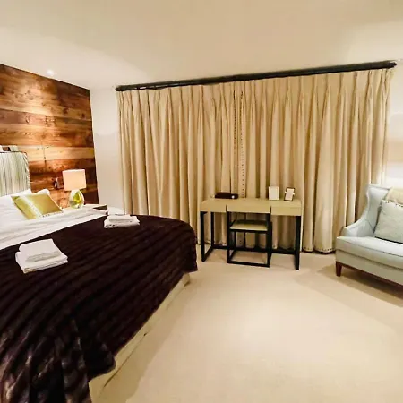 Elegant In Close To Caumasee