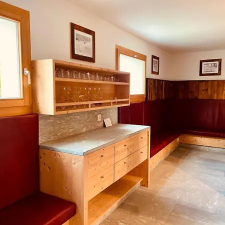 Elegant In Close To Caumasee * Flims