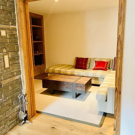 Elegant In Close To Caumasee * Flims
