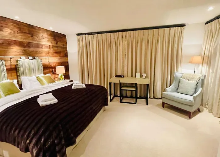 Elegant In Close To Caumasee