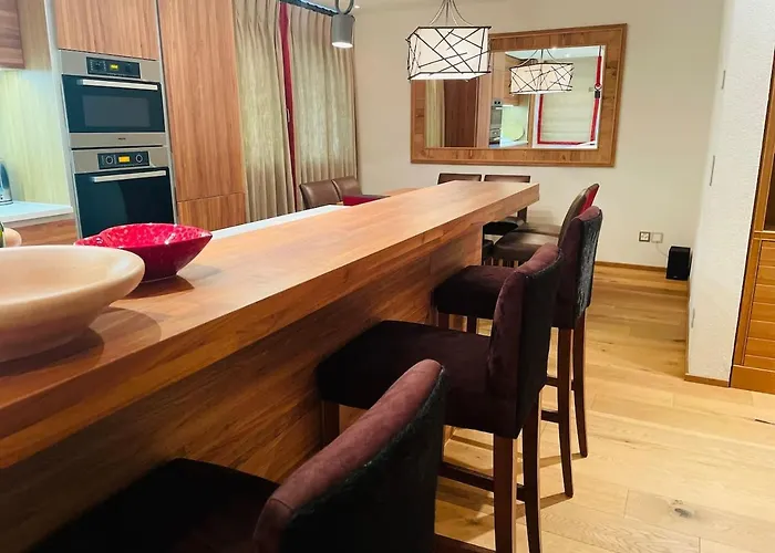 Elegant In Close To Caumasee * Flims