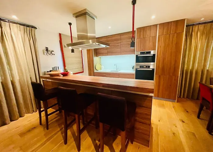 Elegant In Close To Caumasee *