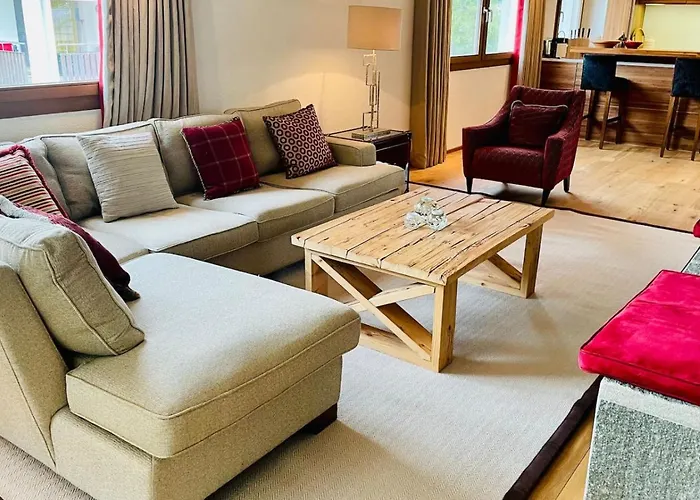 Elegant In Close To Caumasee *