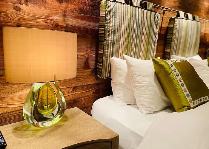 Elegant In Close To Caumasee *